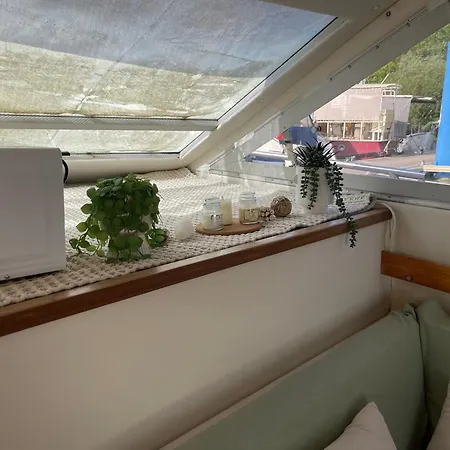 Nuit Insolite Et Cocon Båthotell *