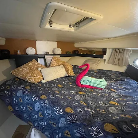 Nuit Insolite Et Cocon Botel