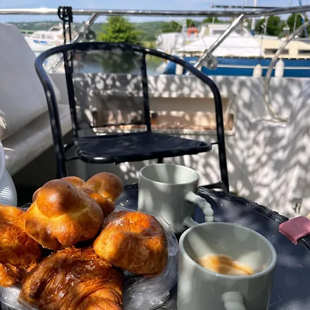 Nuit Insolite Et Cocon Botel *