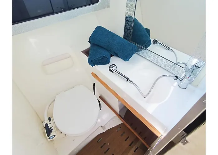 Botel Nuit Insolite Et Cocon Valence (Drome)