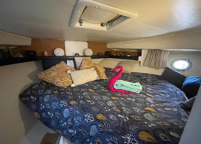 Nuit Insolite Et Cocon Botel