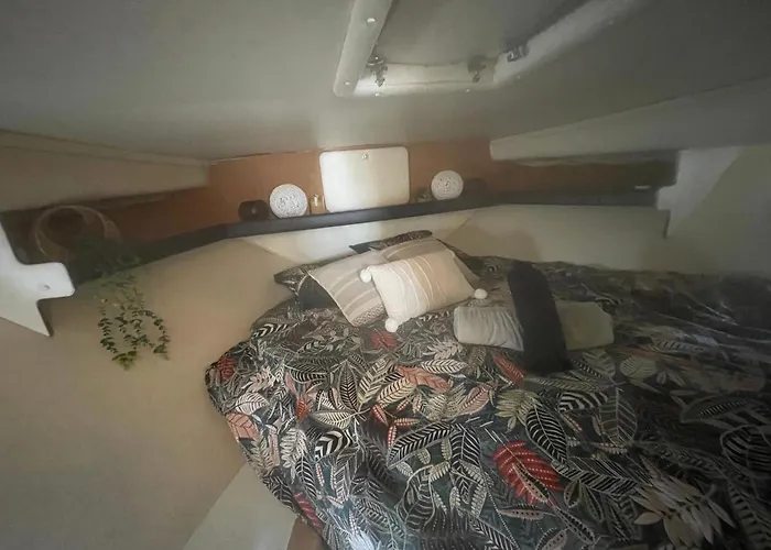 Nuit Insolite Et Cocon Botel